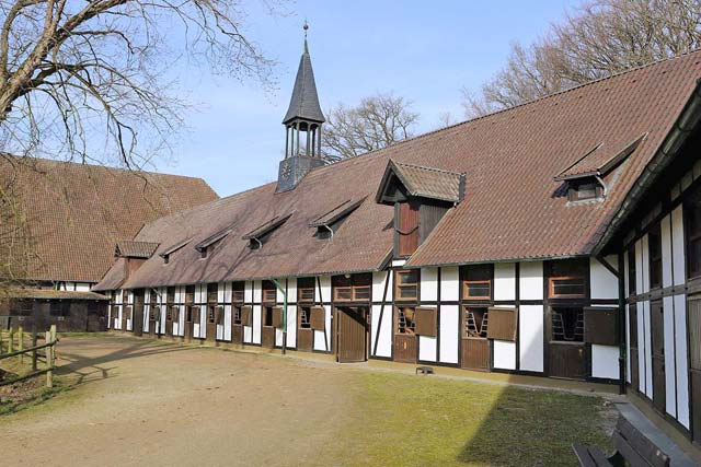 Ref2305 Niedersachen, nahe Hannover – Gestüt, Reitimmobilie mit viel Land und Alleinlage zu&nbsp;verkaufen